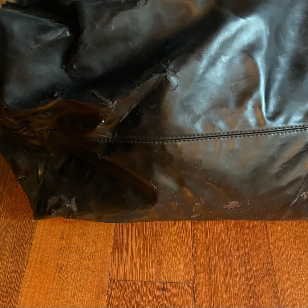 Chanel Vintage Cabas Patent Leather Tote Black XL preowned 2008 - Picture 8 of 16